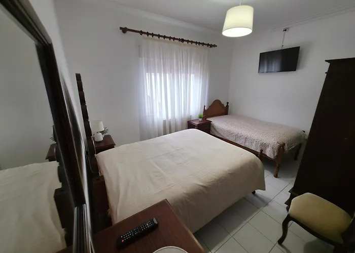 Alojamentos Altamira *